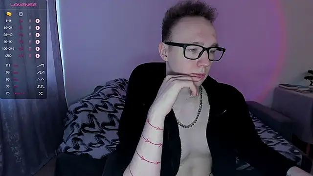 Snapshot of Alex_silents chatting on 01-25-25, 10:40 Alex silents online show from 01-25-25, 10:40