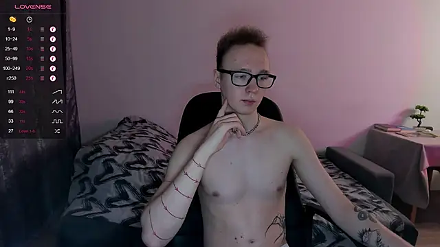 Snapshot of Alex_silents chatting on 01-29-25, 01:49 Alex silents online show from 01-29-25, 01:49