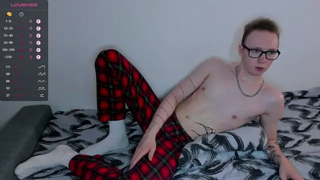 Snapshot of Alex_silents chatting on 02-06-25, 10:37 Alex silents online show from 02-06-25, 10:37