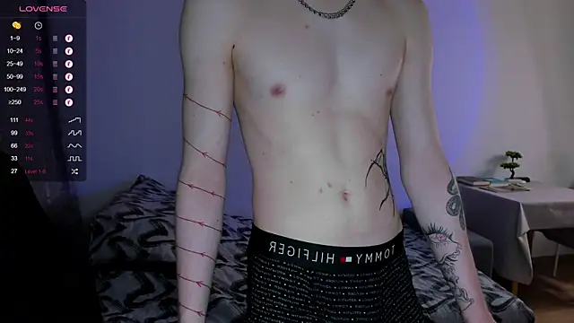 Snapshot of Alex_silents chatting on 02-06-25, 04:47 Alex silents online show from 02-06-25, 04:47