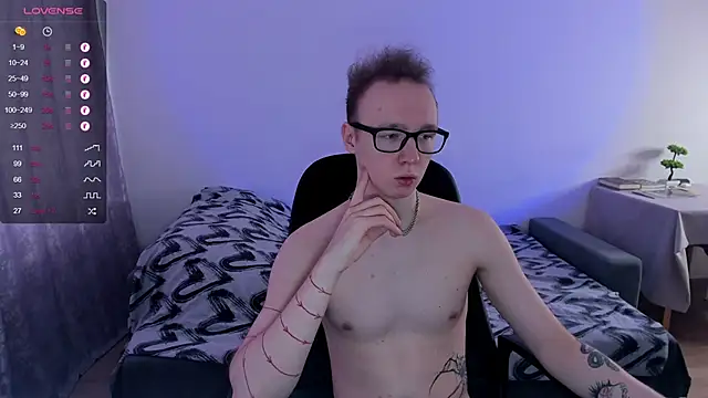 Snapshot of Alex_silents chatting on 02-13-25, 10:34 Alex silents online show from 02-13-25, 10:34