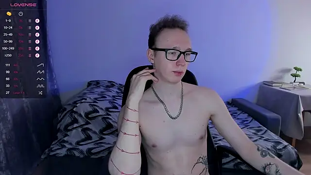 Snapshot of Alex_silents chatting on 02-14-25, 01:40 Alex silents online show from 02-14-25, 01:40