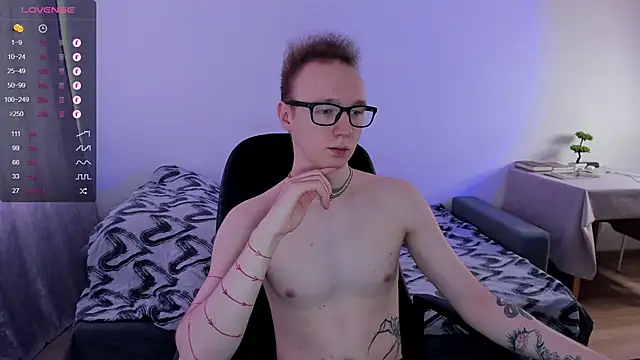 Snapshot of Alex_silents chatting on 02-17-25, 10:40 Alex silents online show from 02-17-25, 10:40