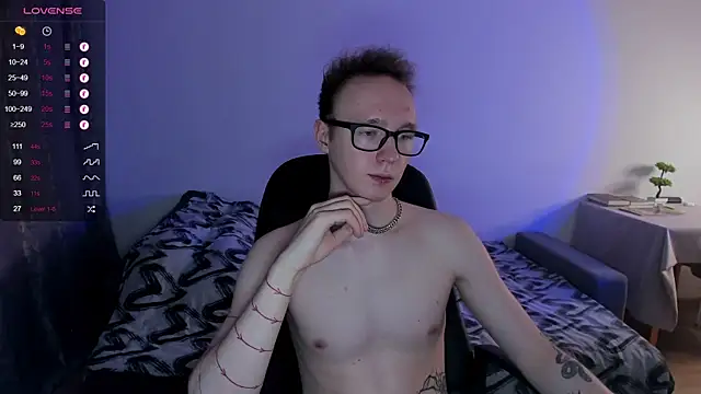 Snapshot of Alex_silents chatting on 02-19-25, 04:55 Alex silents online show from 02-19-25, 04:55