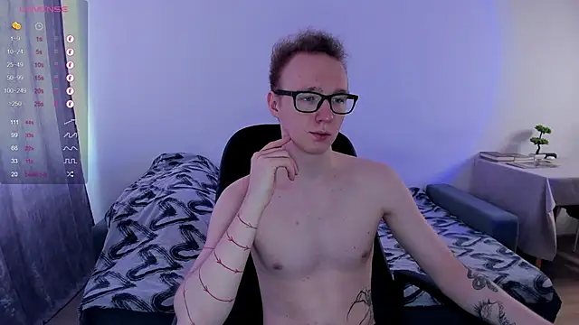 Snapshot of Alex_silents chatting on 02-25-25, 10:04 Alex silents online show from 02-25-25, 10:04