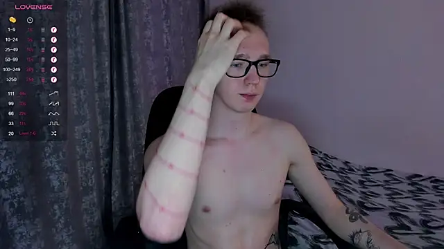 Snapshot of Alex_silents chatting on 03-01-25, 04:11 Alex silents online show from 03-01-25, 04:11