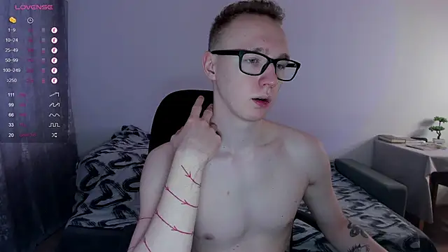 Snapshot of Alex_silents chatting on 03-02-25, 12:32 Alex silents online show from 03-02-25, 12:32