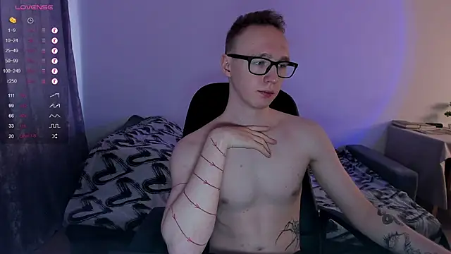 Snapshot of Alex_silents chatting on 03-07-25, 01:07 Alex silents online show from 03-07-25, 01:07