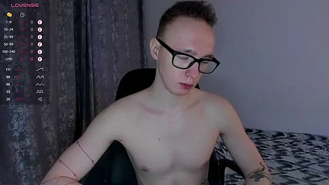 Snapshot of Alex_silents chatting on 03-08-25, 04:06 Alex silents online show from 03-08-25, 04:06