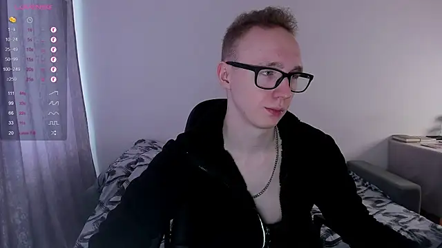 Snapshot of Alex_silents chatting on 03-13-25, 10:05 Alex silents online show from 03-13-25, 10:05