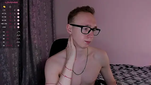 Snapshot of Alex_silents chatting on 03-15-25, 04:10 Alex silents online show from 03-15-25, 04:10