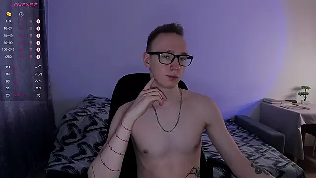 Snapshot of Alex_silents chatting on 03-17-25, 01:08 Alex silents online show from 03-17-25, 01:08