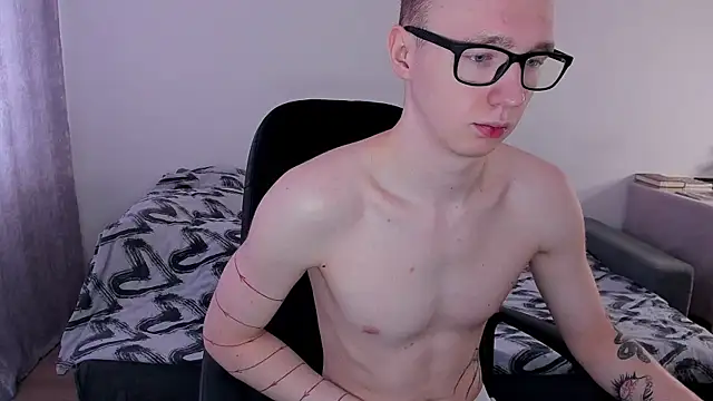 Snapshot of Alex_silents chatting on 03-19-25, 10:00 Alex silents online show from 03-19-25, 10:00