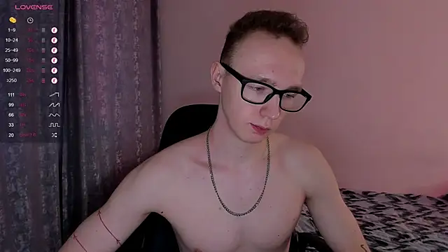 Snapshot of Alex_silents chatting on 03-20-25, 09:04 Alex silents online show from 03-20-25, 09:04