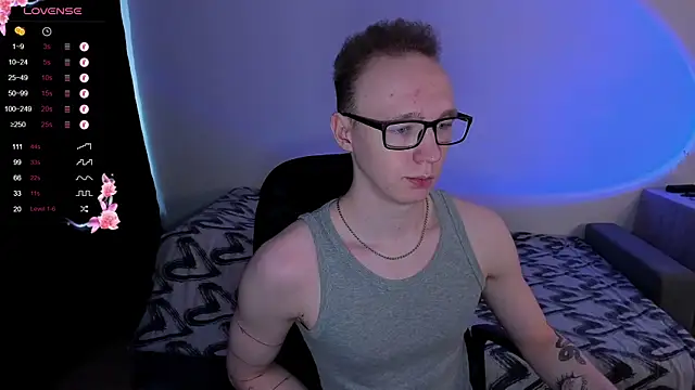 Snapshot of Alex_silents chatting on 09-18-25, 01:02 Alex silents online show from 09-18-25, 01:02