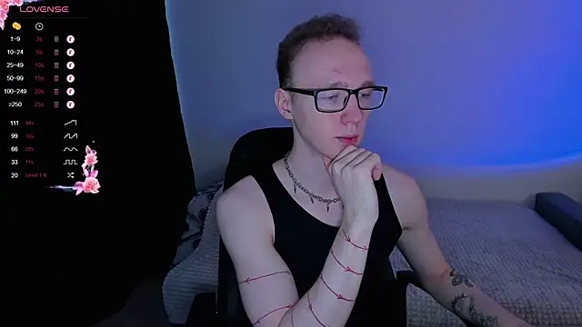 Snapshot of Alex_silents chatting on 09-28-25, 10:09 Alex silents online show from 09-28-25, 10:09