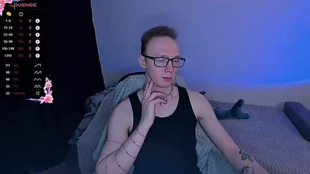 Snapshot of Alex_silents chatting on 10-08-25, 01:09 Alex silents online show from 10-08-25, 01:09