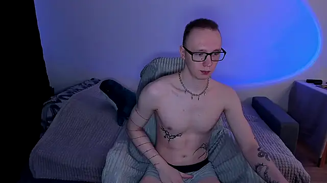 Snapshot of Alex_silents chatting on 10-14-25, 01:01 Alex silents online show from 10-14-25, 01:01