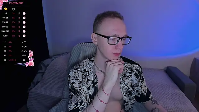 Snapshot of Alex_silents chatting on 10-15-25, 12:38 Alex silents online show from 10-15-25, 12:38