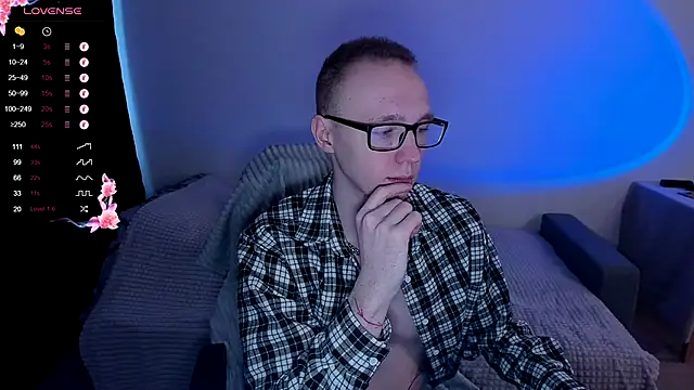 Snapshot of Alex_silents chatting on 10-17-25, 10:29 Alex silents online show from 10-17-25, 10:29