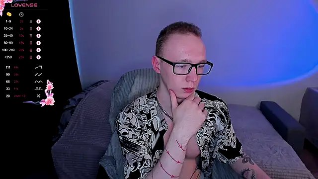 Snapshot of Alex_silents chatting on 10-19-25, 11:55 Alex silents online show from 10-19-25, 11:55