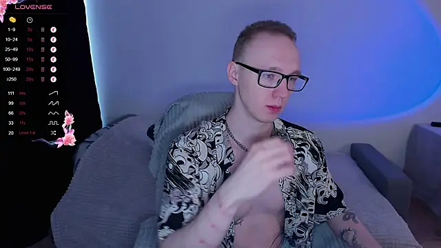 Snapshot of Alex_silents chatting on 10-20-25, 07:42 Alex silents online show from 10-20-25, 07:42