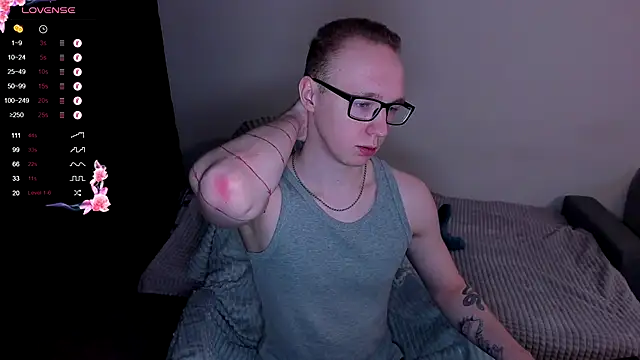 Snapshot of Alex_silents chatting on 10-29-25, 12:40 Alex silents online show from 10-29-25, 12:40