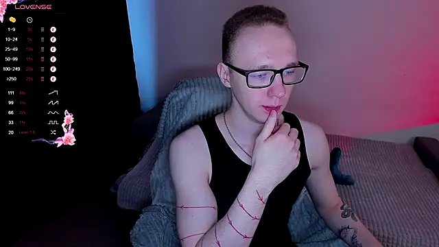 Snapshot of Alex_silents chatting on 10-30-25, 10:27 Alex silents online show from 10-30-25, 10:27