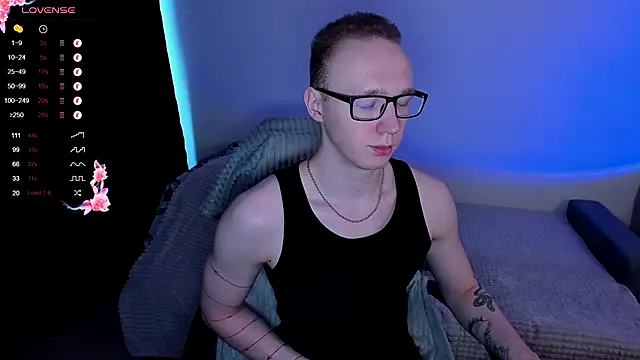 Snapshot of Alex_silents chatting on 10-31-25, 06:25 Alex silents online show from 10-31-25, 06:25