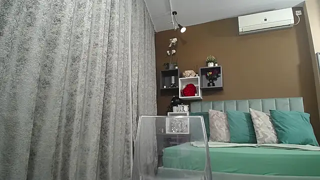 RebecaBlackx online show from 11-11-25, 04:56