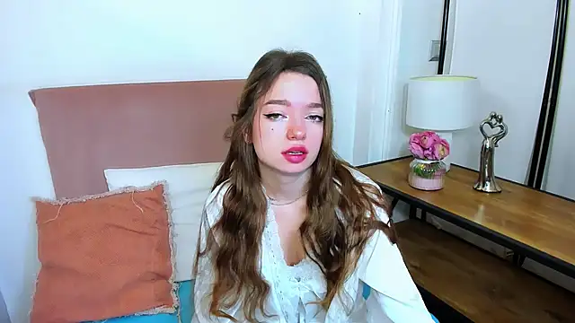 GraceLips online show from 03-04-25, 08:35