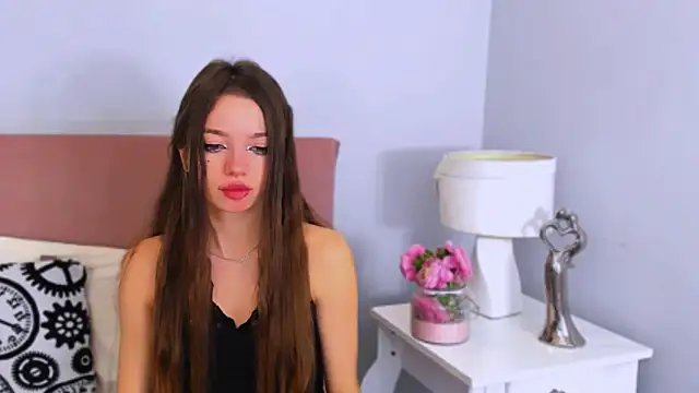 GraceLips online show from 10-19-25, 05:57