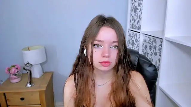 GraceLips online show from 10-25-25, 05:37