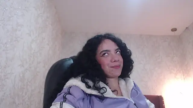 EmmaCowperr online show from 01-07-25, 12:41