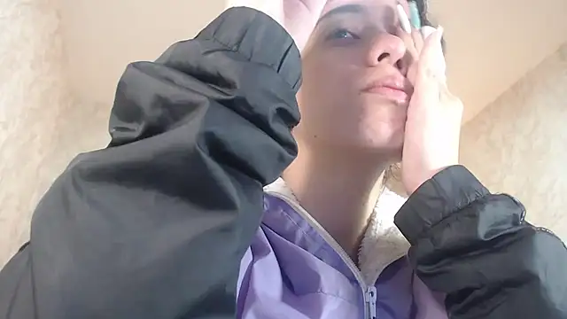 EmmaCowperr online show from 01-14-25, 04:25