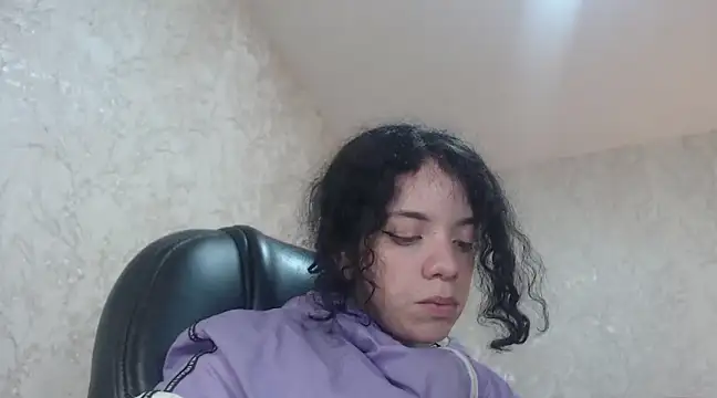 EmmaCowperr online show from 01-16-25, 03:23