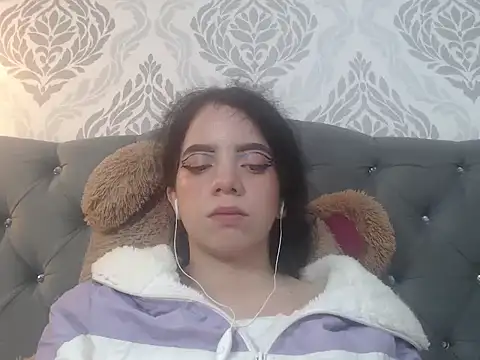 EmmaCowperr online show from 03-17-25, 06:53