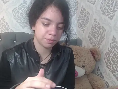 EmmaCowperr online show from 03-18-25, 11:52