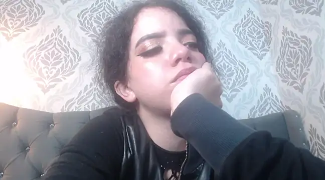 EmmaCowperr online show from 03-18-25, 06:37