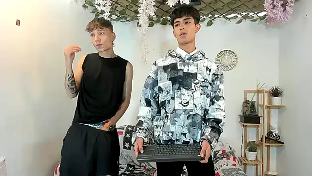 oliverhot2005 online show from 11-04-25, 07:57