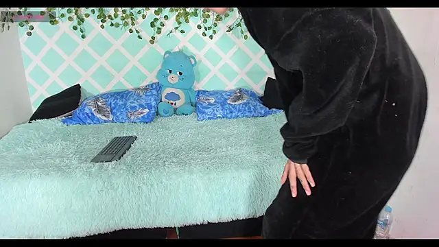 oliverhot2005 online show from 11-23-25, 01:55