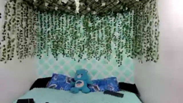 oliverhot2005 online show from 12-02-25, 03:51