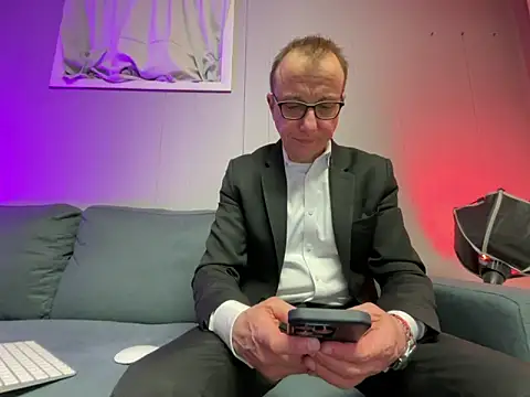 mouser21212 online show from 02-15-25, 07:38