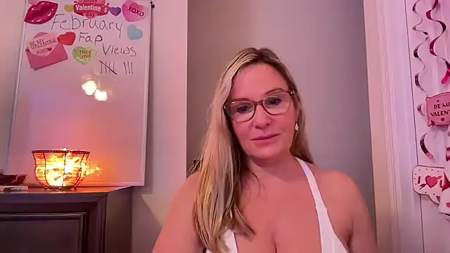 Snapshot of Milf_Goddess chatting on 02-11-25, 08:15 Milf Goddess online show from 02-11-25, 08:15