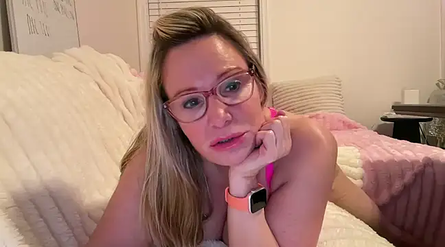 Snapshot of Milf_Goddess chatting on 02-28-25, 04:54 Milf Goddess online show from 02-28-25, 04:54