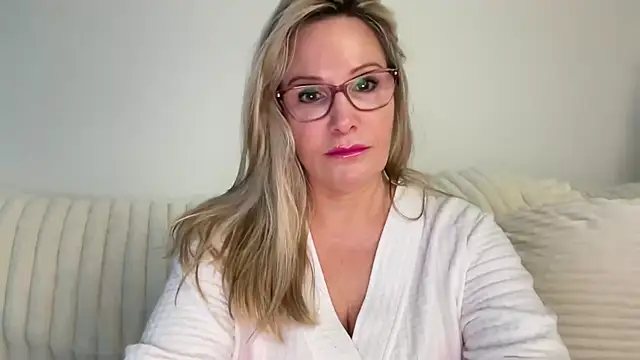 Snapshot of Milf_Goddess chatting on 09-27-25, 06:51 Milf Goddess online show from 09-27-25, 06:51