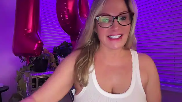 Snapshot of Milf_Goddess chatting on 10-13-25, 05:51 Milf Goddess online show from 10-13-25, 05:51