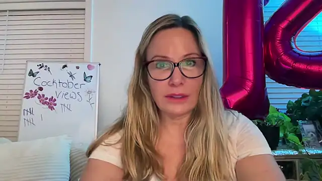 Snapshot of Milf_Goddess chatting on 10-14-25, 04:46 Milf Goddess online show from 10-14-25, 04:46