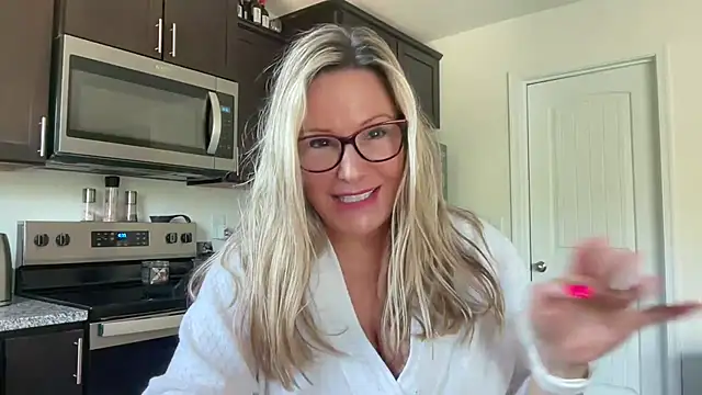 Snapshot of Milf_Goddess chatting on 10-26-25, 02:34 Milf Goddess online show from 10-26-25, 02:34