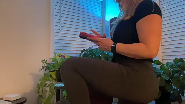 Snapshot of Milf_Goddess chatting on 12-17-25, 08:09 Milf Goddess online show from 12-17-25, 08:09